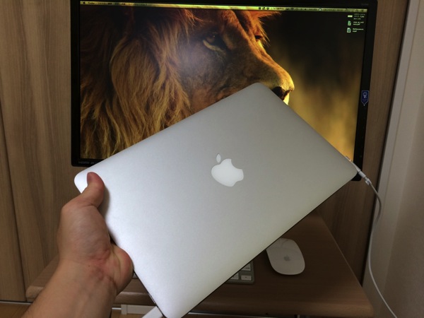 MacBook Air11インチの狭い画面は外付けモニターBenQ GL2460HMで解決！