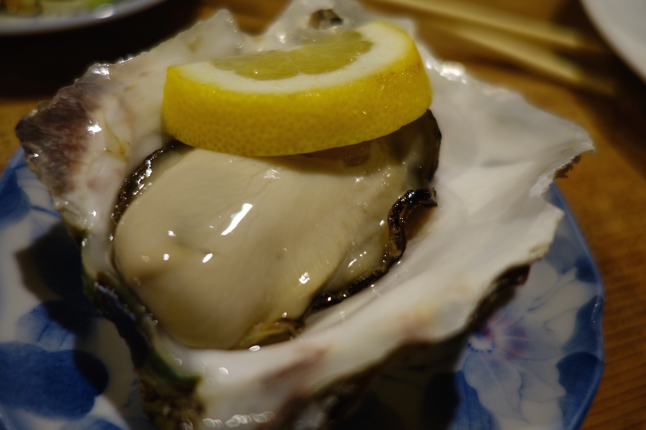 海士町のスーパー岩牡蠣「春香」を食べた