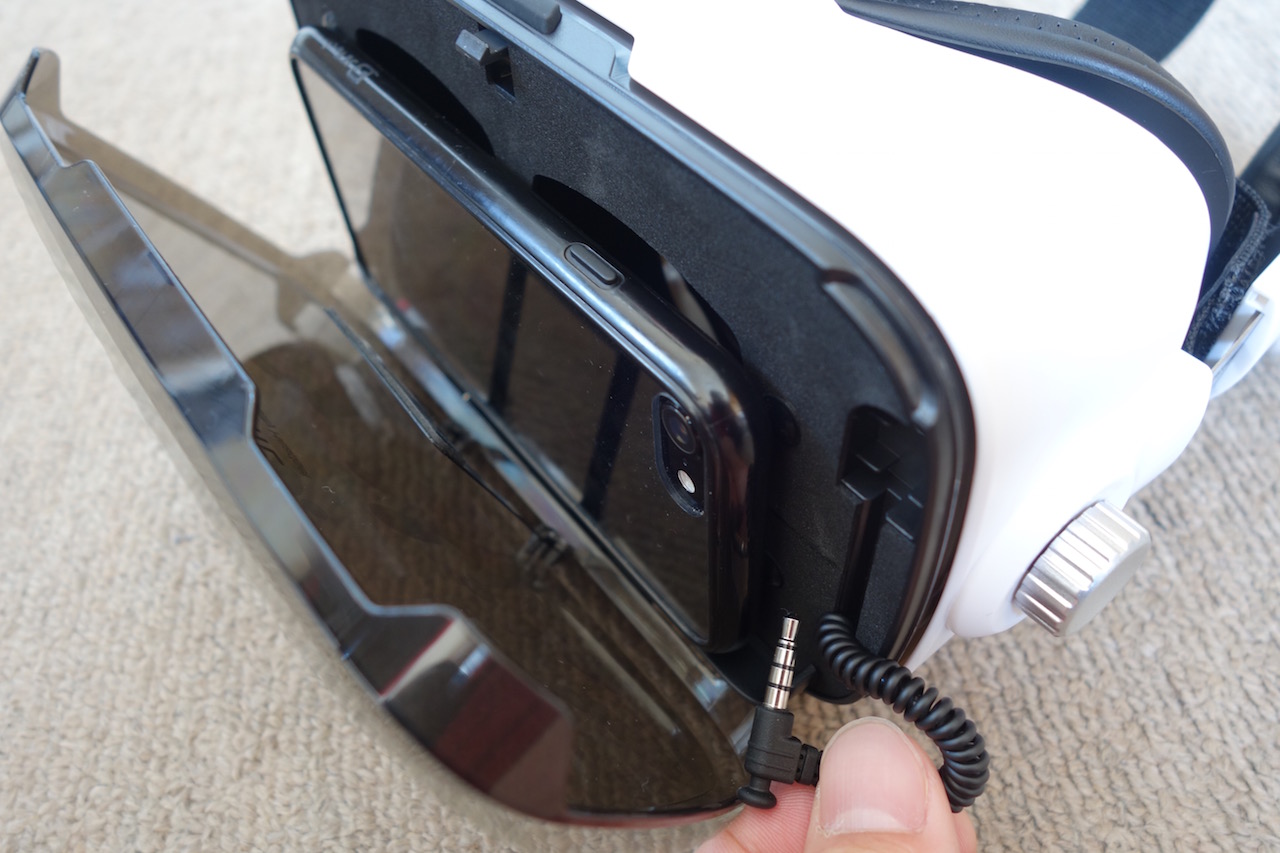 スマホ対応のLUPHIE 3D VRゴーグルというVRメガネを買ったけどiPhoneとの相性悪すぎ