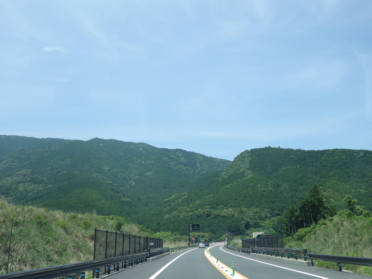 七里御浜も熊野の山々も4kmあるトンネルも三重ならではの景色だ